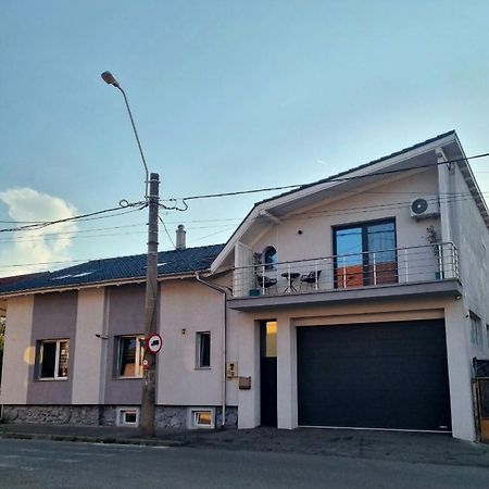 Apartamento Muki House Hunedoara Exterior foto